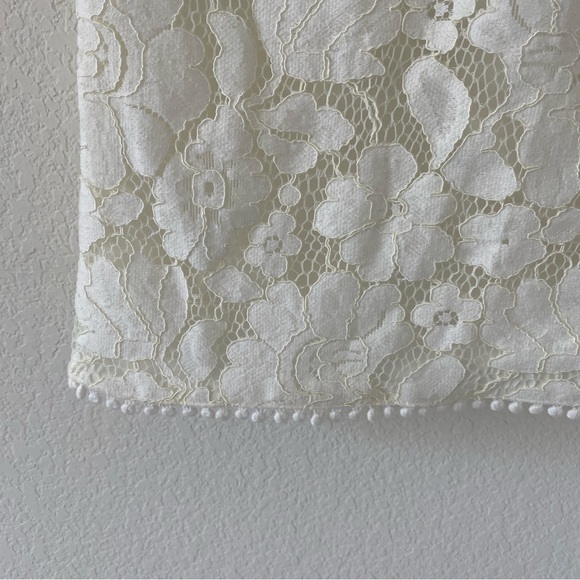 VINCE CAMUTO LACE DRESS - Picture 7 of 12